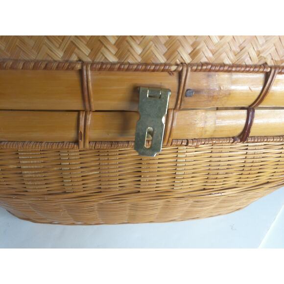 Vintage Woven Bamboo Rattan Domed Lid Basket With Latch Lined Quilting Fabric - Picture 6 of 9